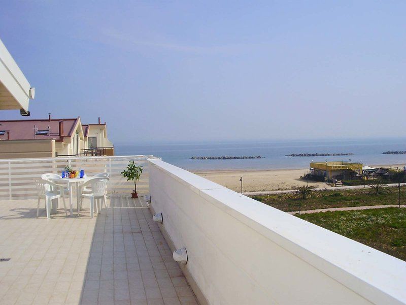 Sea Resort Rosburgo Розето-дельї-Абруцці Екстер'єр фото