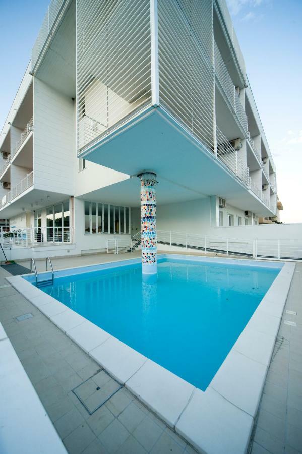 Sea Resort Rosburgo Розето-дельї-Абруцці Екстер'єр фото