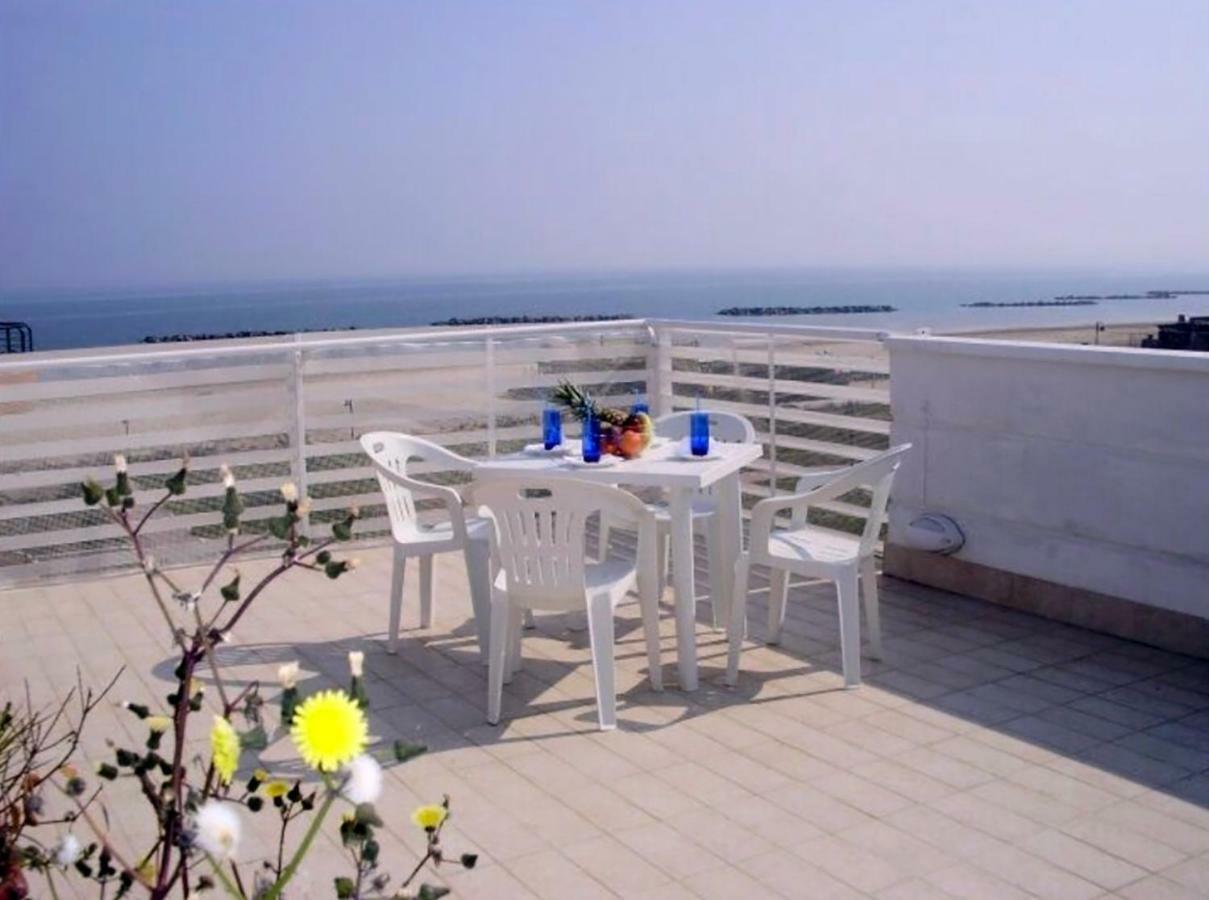 Sea Resort Rosburgo Розето-дельї-Абруцці Екстер'єр фото