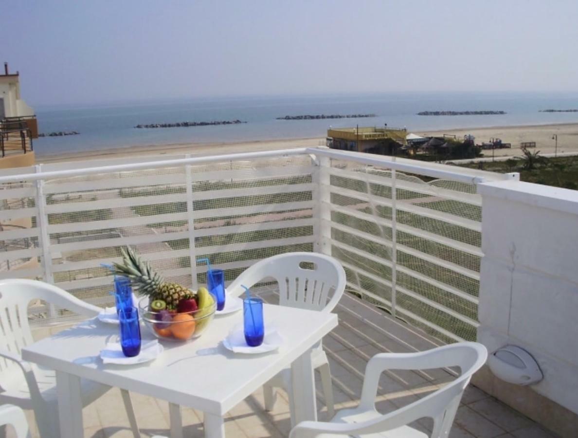Sea Resort Rosburgo Розето-дельї-Абруцці Екстер'єр фото