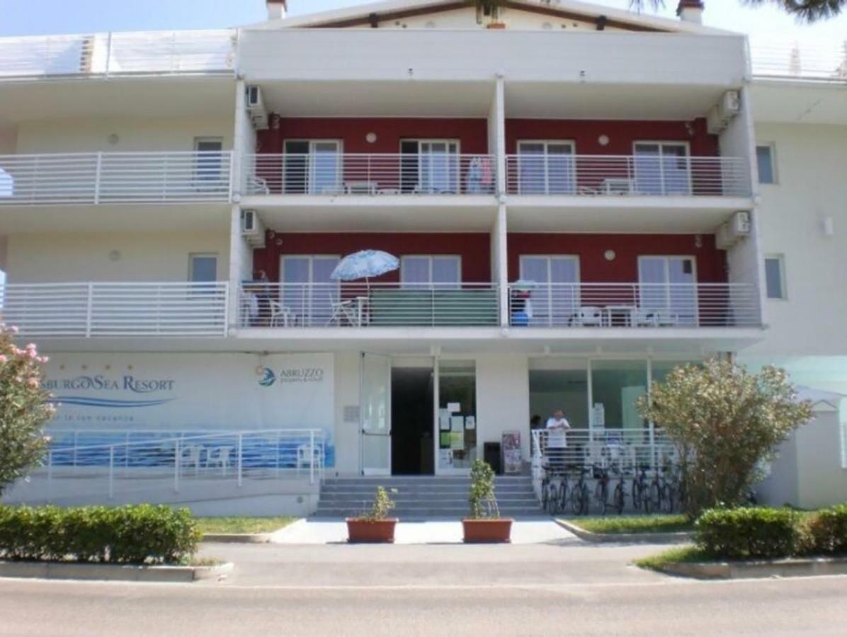 Sea Resort Rosburgo Розето-дельї-Абруцці Екстер'єр фото